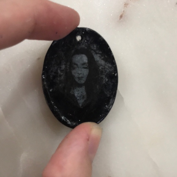 OG Morticia Addams Cameo necklace - Picture 1 of 3